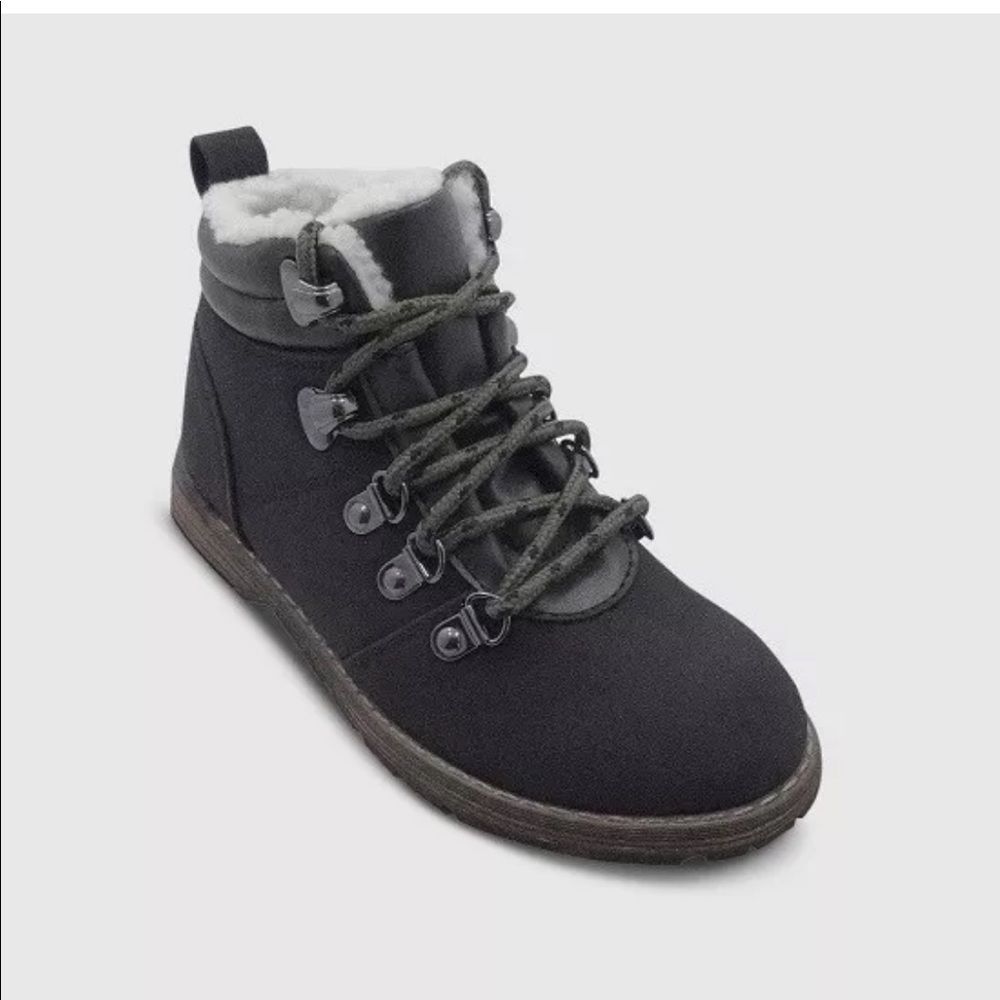 Cat & Jack Boy’s Jonathan Lug Winter Boot Black